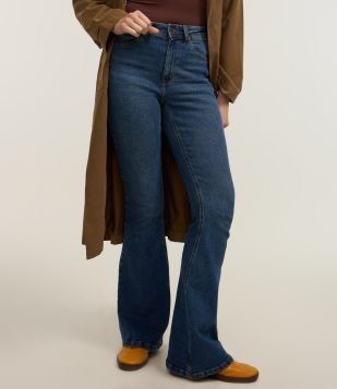 Calça Flare em Jeans e Bolsos com Lapela Azul Escuro