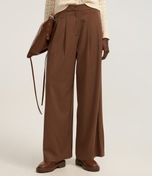 Calça Reta em Alfaiataria Risca de Giz Marrom