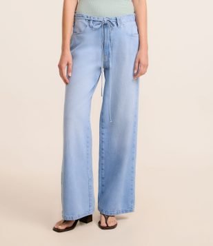 Calça Reta em Jeans com Cintura Baixa e Cinto de Amarração Azul