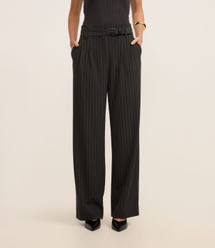 Calça Wide Leg Alfaiatada com Cintinho e Estampa Risca de Giz Cinza
