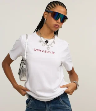 Camiseta Alongada em Algodão com Estampa Tasha e Tracie Diretoria Branco