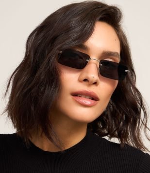 Óculos Quadrado em Metal com Hastes Finas e Lentes Fumê Prata