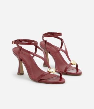 Sandália Salto Alto Diferenciado com Bold de Coração Vermelho