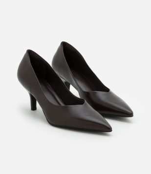 Sapato Scarpin em PU com Salto Médio Marrom