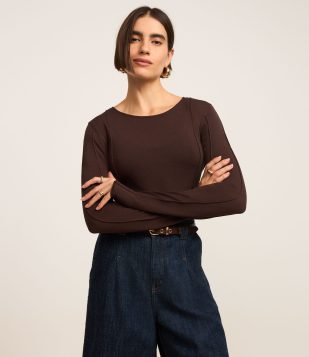 Suéter em Tricô com Gola Redonda e Frisos Frontais Marrom