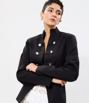 Blazer Acinturado Alfaiatado com Botões Decorativos Preto