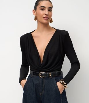 Blusa Manga Longa com Decote Degagê e Ombreiras Preto