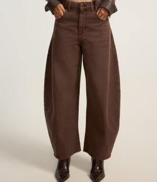 Calça Balloon Cintura Alta em Sarja com Tingimento Cationizado Marrom