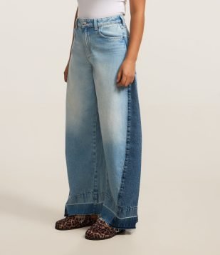 Calça Balloon em Jeans com Barra Desfiada e Recortes Azul