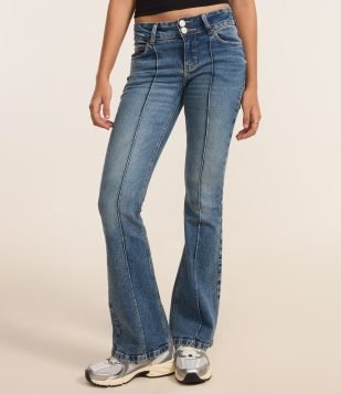 Calça Bootcut em Jeans com Nervuras Médio