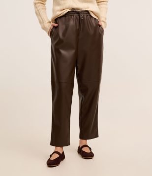 Calça Cenoura em PU com Amarração na Cintura Marrom