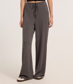 Calça Flare Canelada com Amarração no Cós Cinza