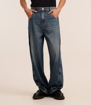 Calça Super Baggy em Jeans com Costura Lateral Deslocada Azul