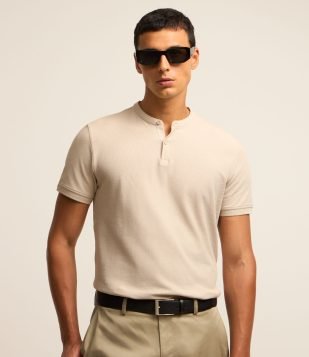 Camisa Polo Slim em Piquet Texturizado Bege Claro