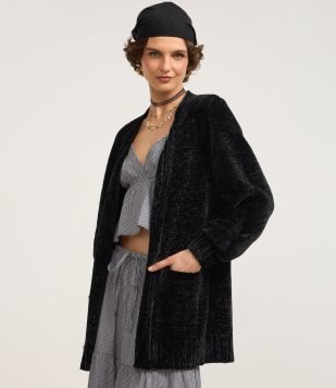 Cardigan Alongado em Chenille Canelado com Bolsos Frontais Preto