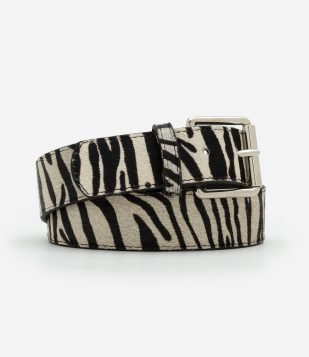 Cinto Médio Couro com Estampa Texturizada de Zebra e Fivela Quadrada Preto-Branco