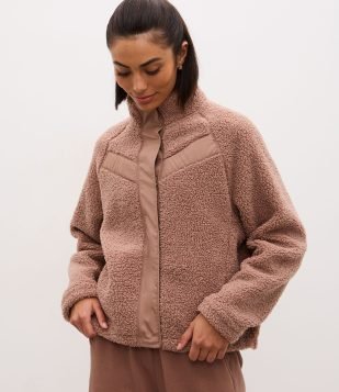 Jaqueta Bomber Esportiva em Sherpa com Gola Alta Marrom