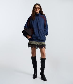 Jaqueta Corta Vento Oversized com Recortes Contrastantes Azul