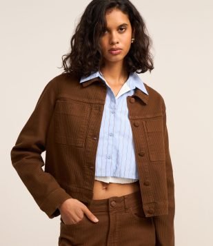 Jaqueta Regular em Sarja Cotelê com Bolsos Frontais Marrom