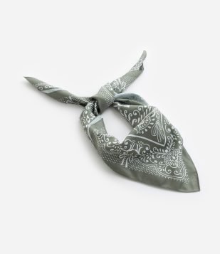 Lenço Quadrado em Cetim com Estampa Paisley Verde