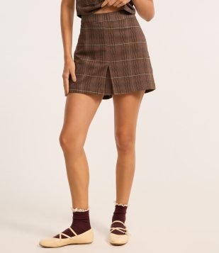 Short Saia Curto em Alfaiataria Xadrez e Fenda Frontal Marrom