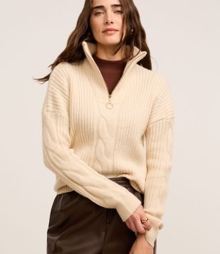 Suéter em Tricô com Mix de Pontos e Zíper na Gola Alta Bege