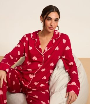 Pijama Americano Longo em Viscose com Estampa de Corações Vermelho