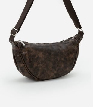 Bolsa Meia Lua Transversal Média Estonada com Alça de Gorgorão Marrom