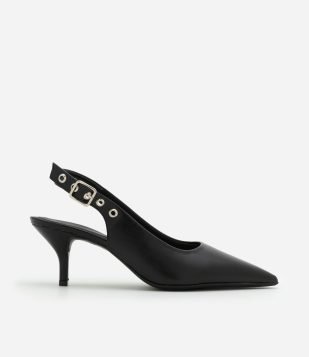 Sapato Scarpin Slingback em PU com Ilhoses Grandes na Tira Preto