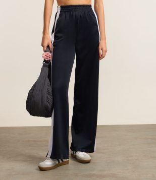 Calça Reta Esportiva em Helanca com Listras e Fenda Lateral Azul