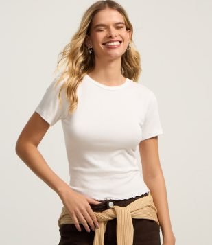 Blusa Básica Texturizada em Viscose com Acabamento Frufru Branco