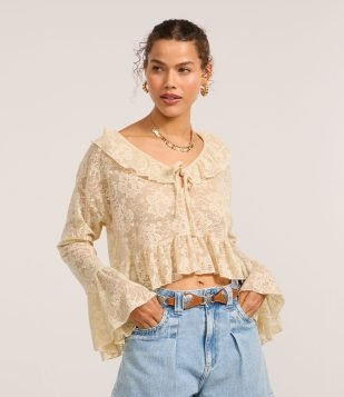 Blusa Bata em Renda com Babado e Amarração na Gola Bege