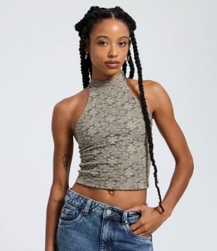 Blusa Curta em Laise com Decote Halter Verde