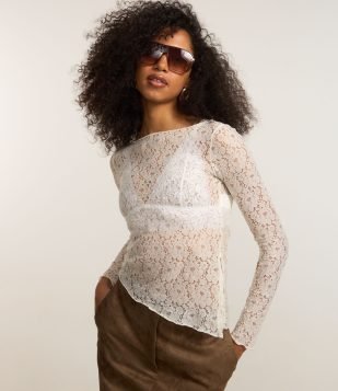 Blusa em Renda com Barra Assimétrica Off White