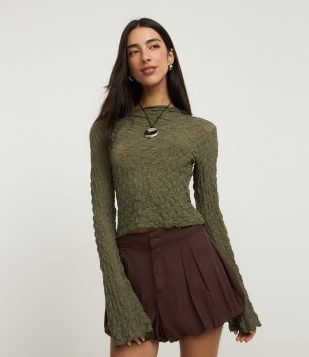 Blusa em Renda com Gola Alta e Manga Sino Verde