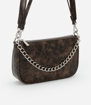 Bolsa Baguete Pequena Efeito Estonada com Detalhe de Corrente Marrom