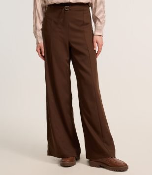 Calça Pantalona em Alfaiataria com Cintinho e Fivela Marrom