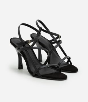 Sandália de Tiras Finas Assimétricas e Salto Diferenciado Preto