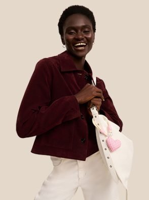 O que é charm? Conheça a tendência de pendurar acessórios em acessórios