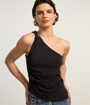 Blusa em Ribana com Ombro Só e Barra Assimétrica Preto