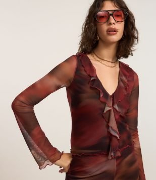 Blusa em Tule com Estampa Abstrata e Decote V com Babados Vermelho