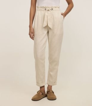 Calça Carrot em Sarja com Cós Elástico e Amarração na Cintura Off White