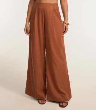 Calça Pantalona em Alfaiataria com Pregas Frontais Marrom