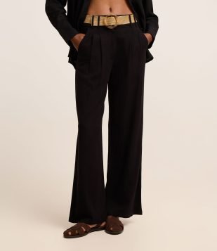 Calça Wide Leg em Viscolinho com Pregas Preto
