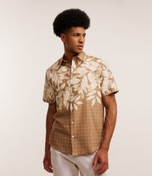 Camisa Comfort em Liocel com Estampa Floral Marrom