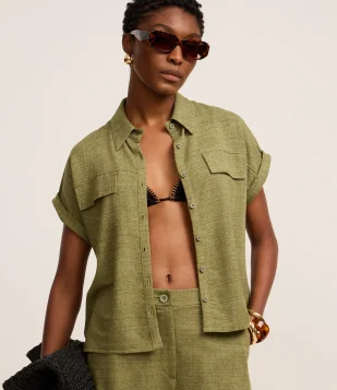 Camisa em Piquet com Lapelas e Dobra na Manga Curta Verde