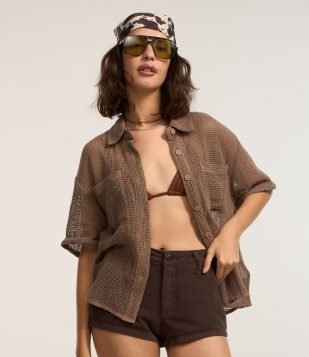 Camisa em Viscose com Textura com Bolso Frontal Marrom