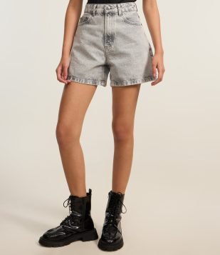 Short Mom Cintura Alta em Jeans com Barra Ajustada Cinza