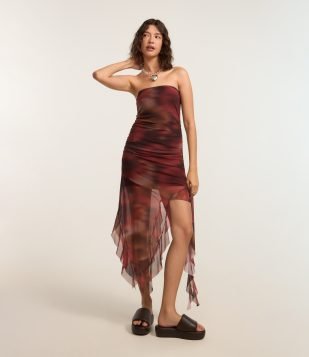 Vestido Justo em Tule com Estampa Abstrata e Pontas Alongadas Bordô