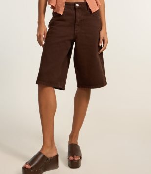 Bermuda Jorts em Sarja com Passantes no Cós Marrom